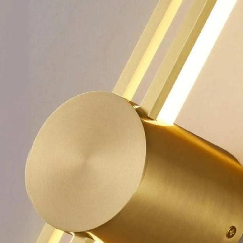 Applique murale minimaliste et fine en métal, de forme linéaire, avec éclairage LED vers le haut et vers le bas.