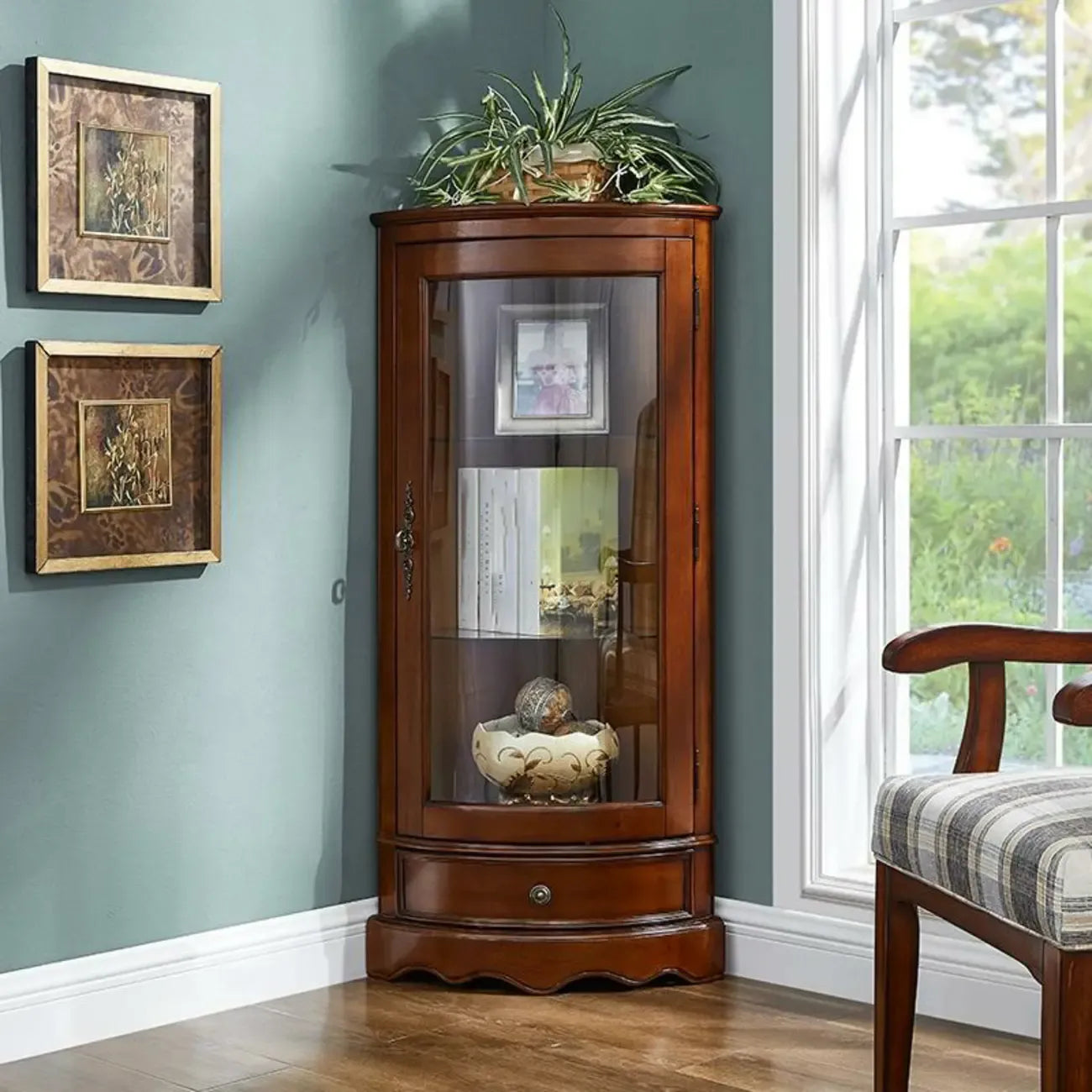 Meuble d'angle classique en bois d'hévéa brun avec porte vitrée