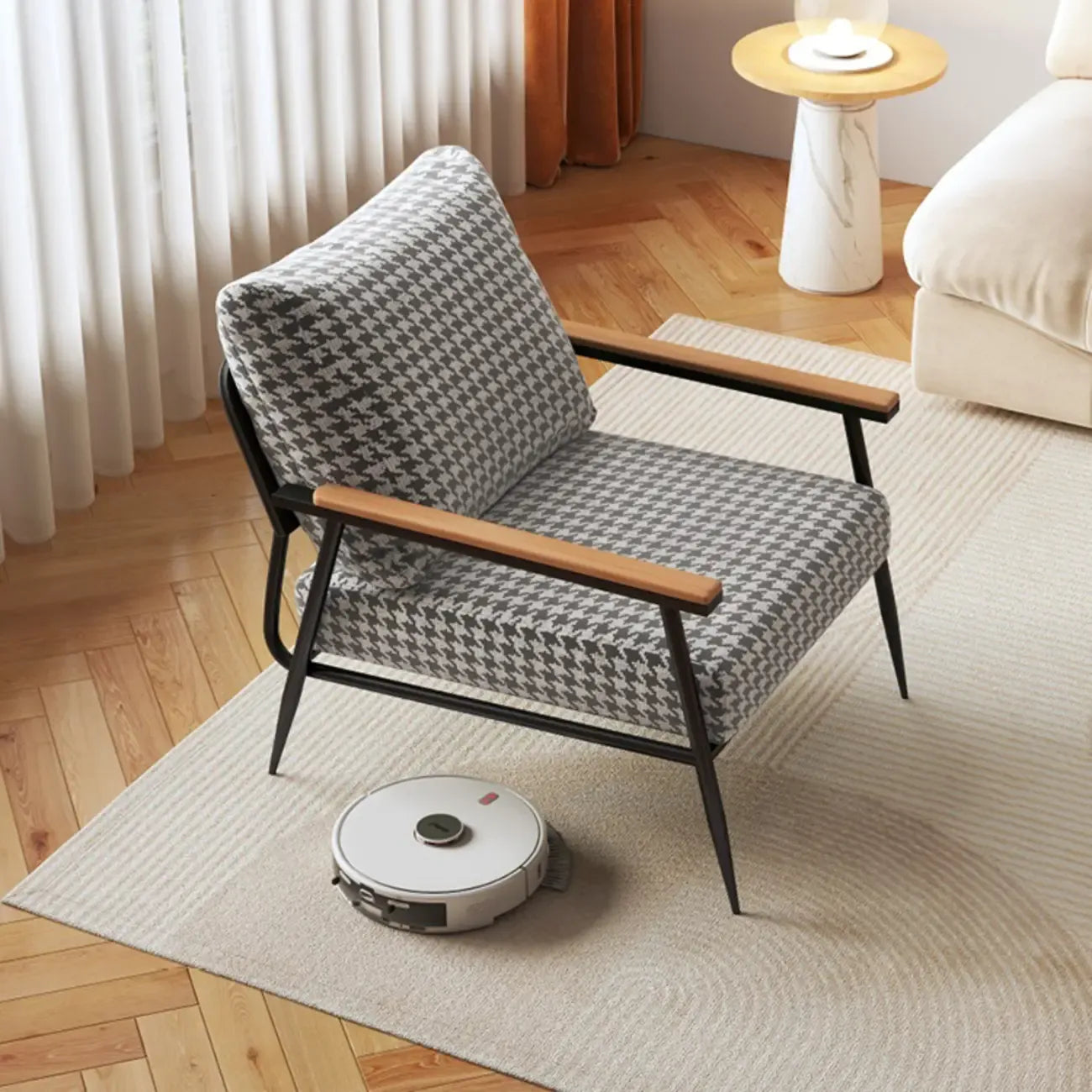 Fauteuil d'appoint élégant en tissu avec accoudoirs en bois pour salon