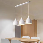 Lampada a sospensione a isola a 3 luci moderna in metallo bianco a forma di cono per cucina
