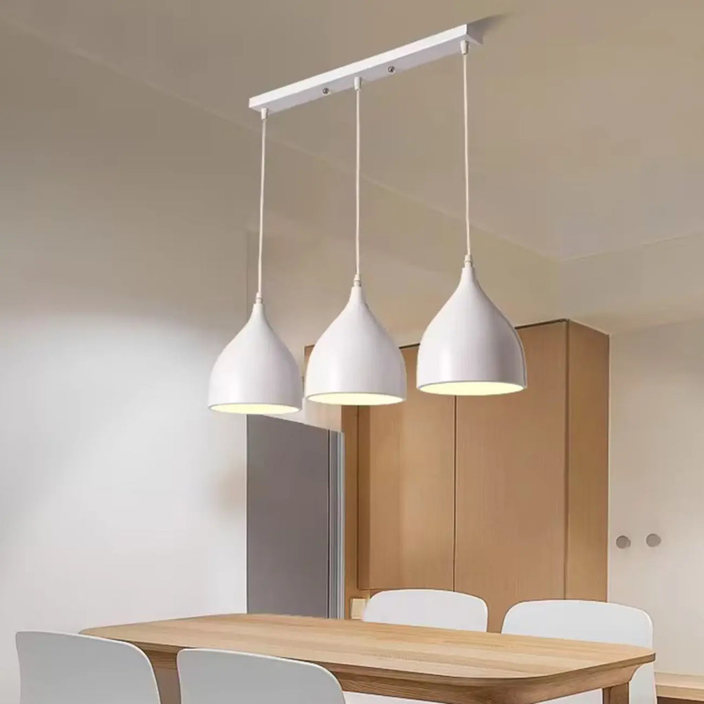 Lampada a sospensione a isola a 3 luci moderna in metallo bianco a forma di cono per cucina