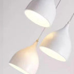 Lampada a sospensione a isola a 3 luci moderna in metallo bianco a forma di cono per cucina