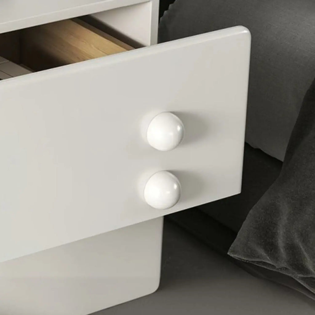 Comodino a 2 cassetti bianco lucido con gambe a sfera