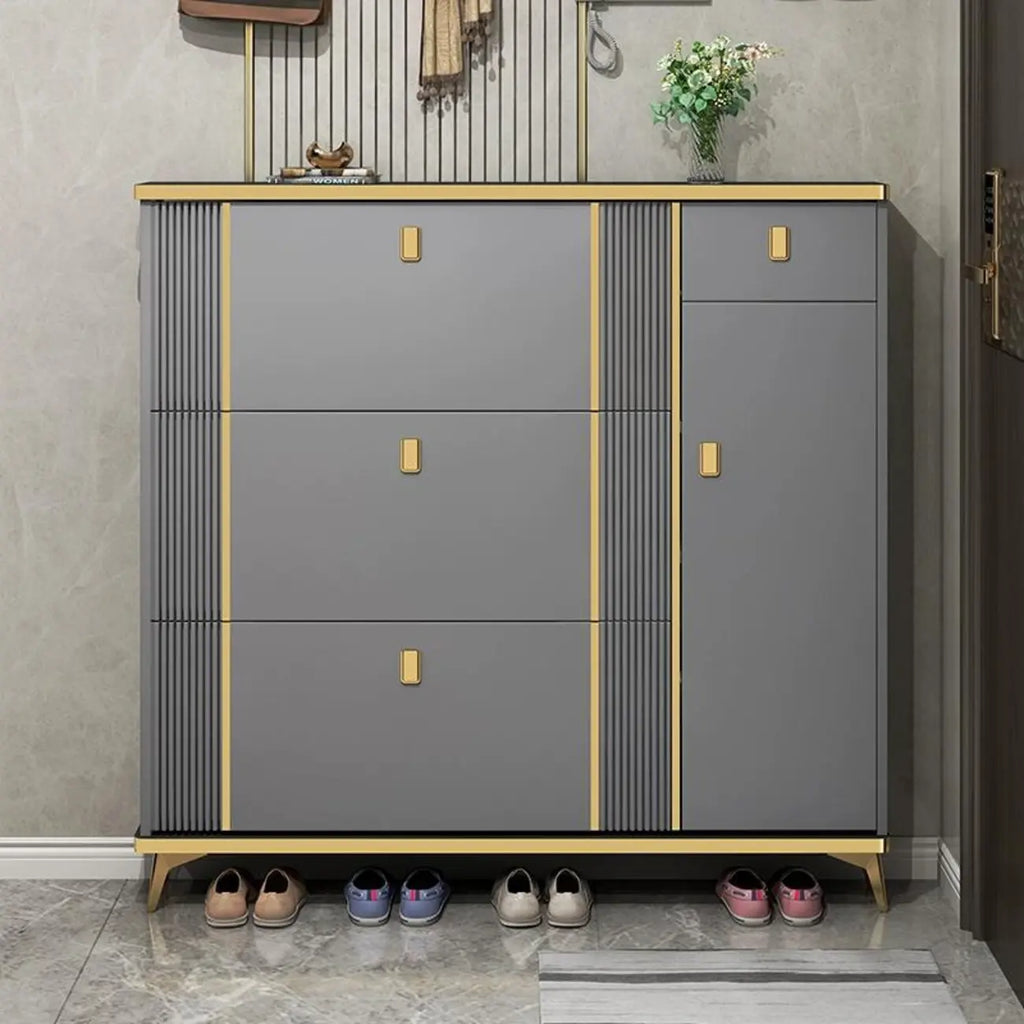 Grand meuble à chaussures d'entrée en bois gris avec finitions dorées
