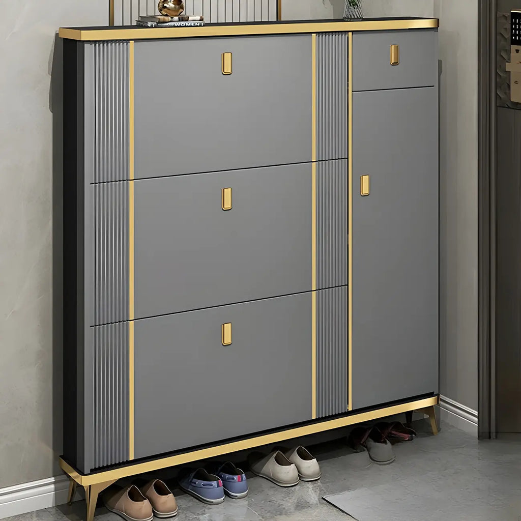 Grand meuble à chaussures d'entrée en bois gris avec finitions dorées