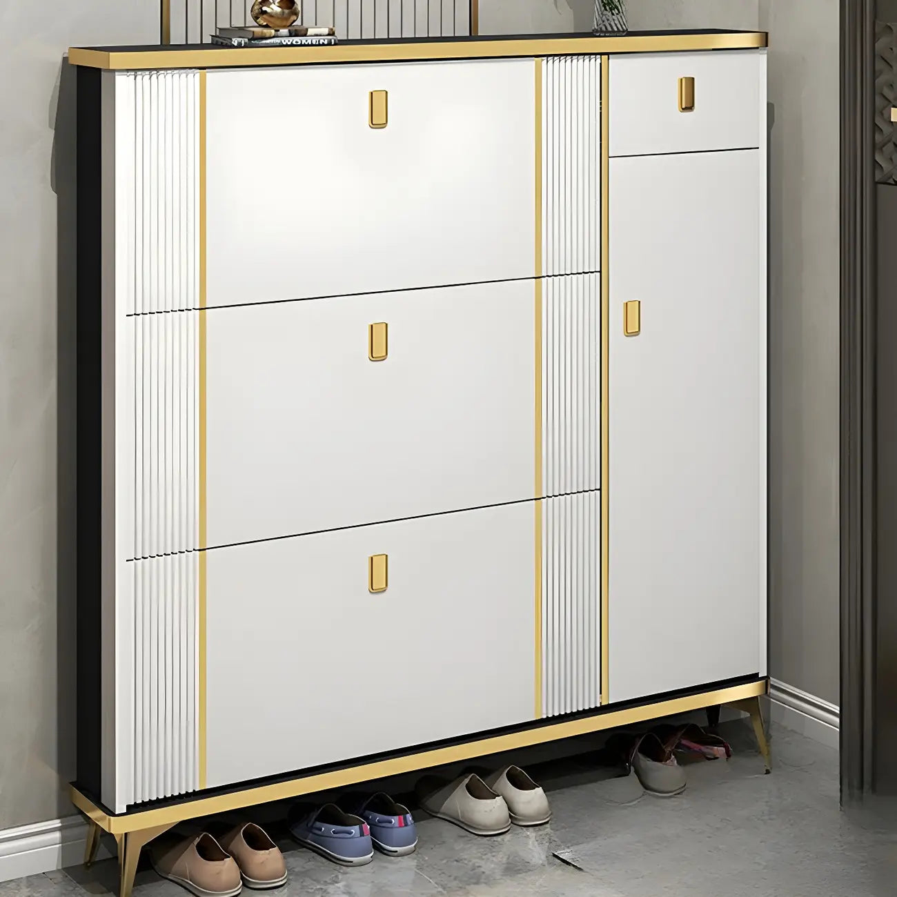 Grand meuble à chaussures d'entrée en bois gris avec finitions dorées