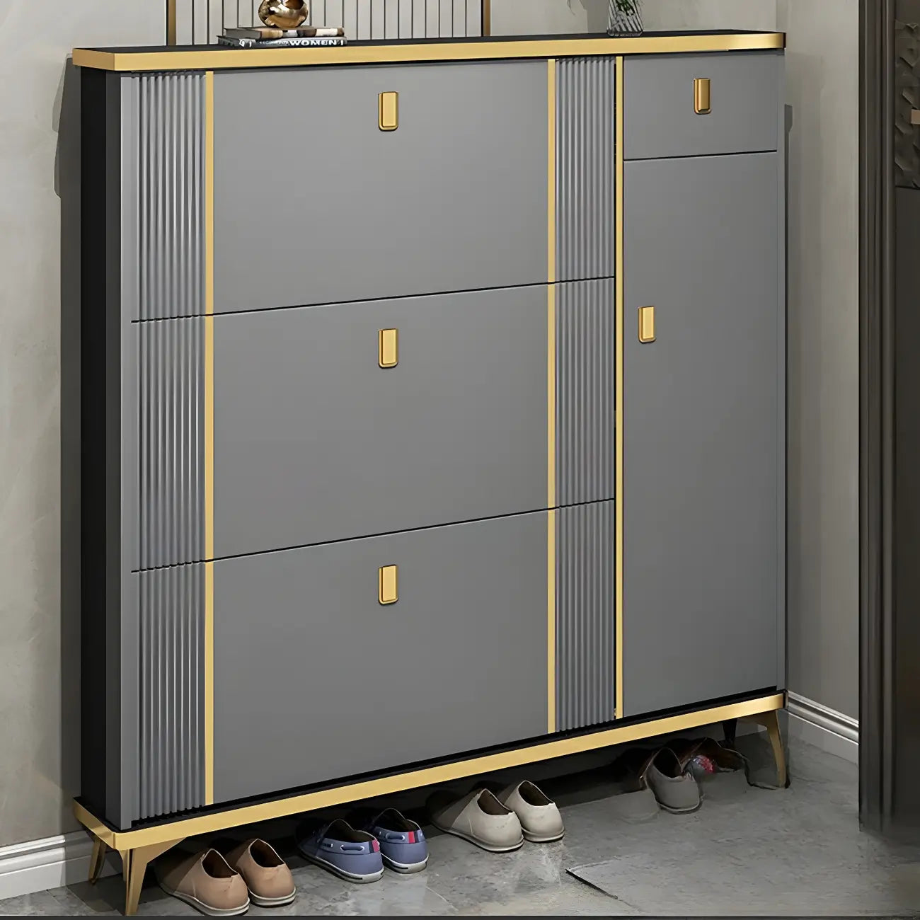 Grand meuble à chaussures d'entrée en bois gris avec finitions dorées