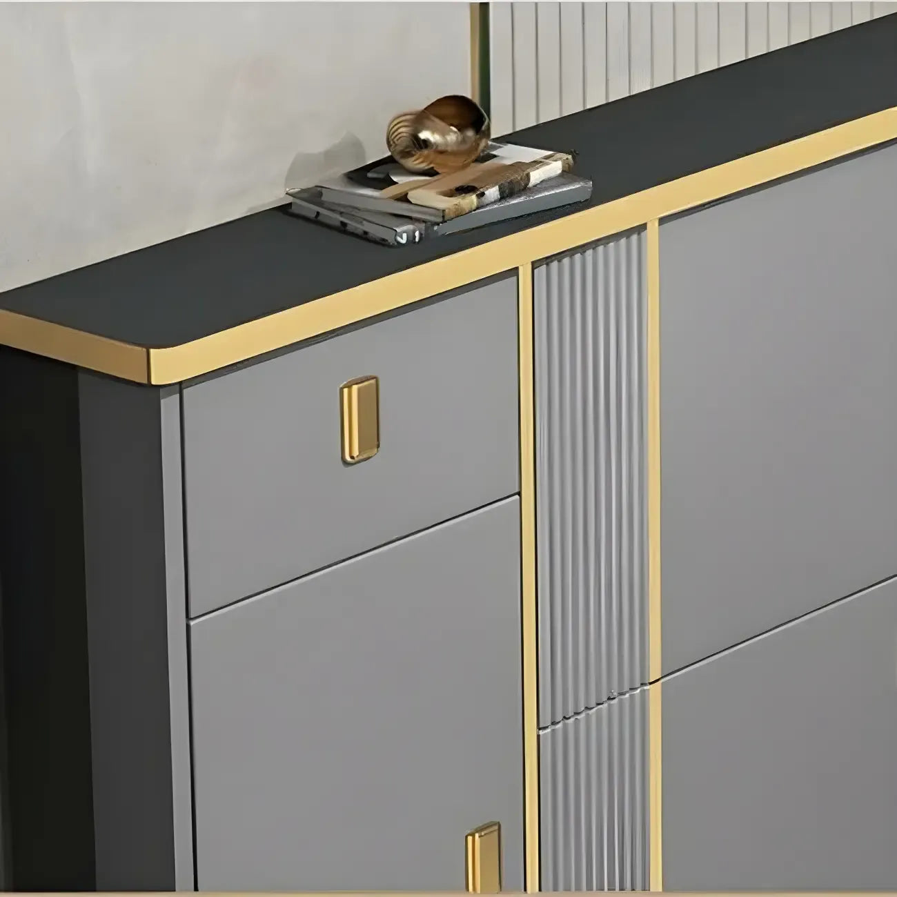 Grand meuble à chaussures d'entrée en bois gris avec finitions dorées
