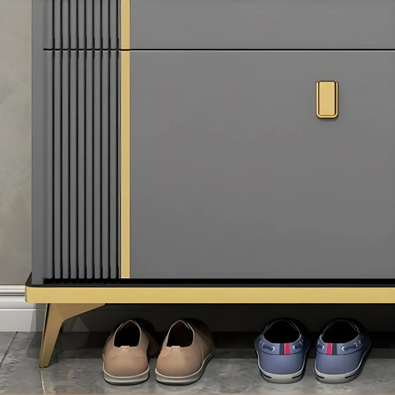 Grand meuble à chaussures d'entrée en bois gris avec finitions dorées