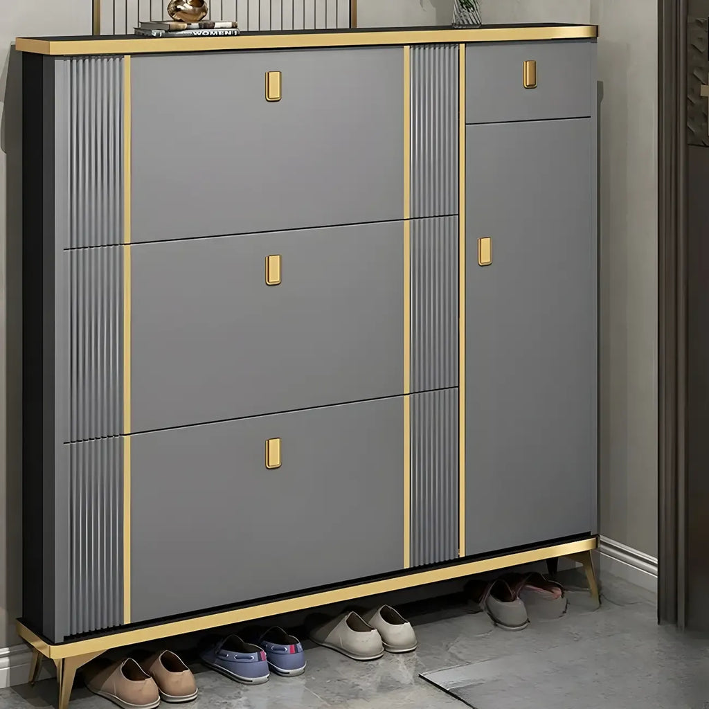Grand meuble à chaussures d'entrée en bois gris avec finitions dorées