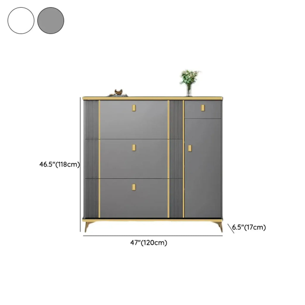 Grand meuble à chaussures d'entrée en bois gris avec finitions dorées