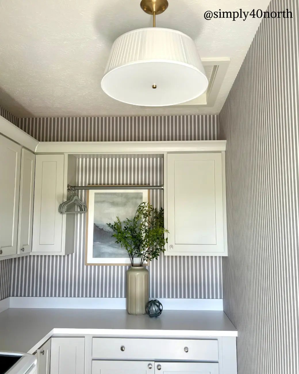 Lustre minimaliste en métal plissé avec abat-jour