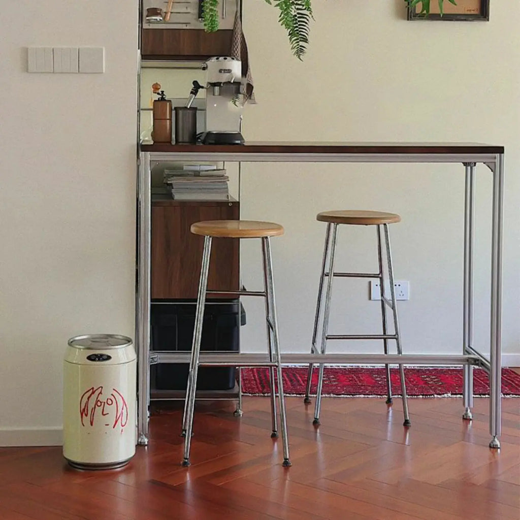 Tables de bar modernes en bois brun et métal argenté