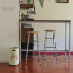 Tables de bar modernes en bois brun et métal argenté
