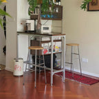 Tables de bar modernes en bois brun et métal argenté