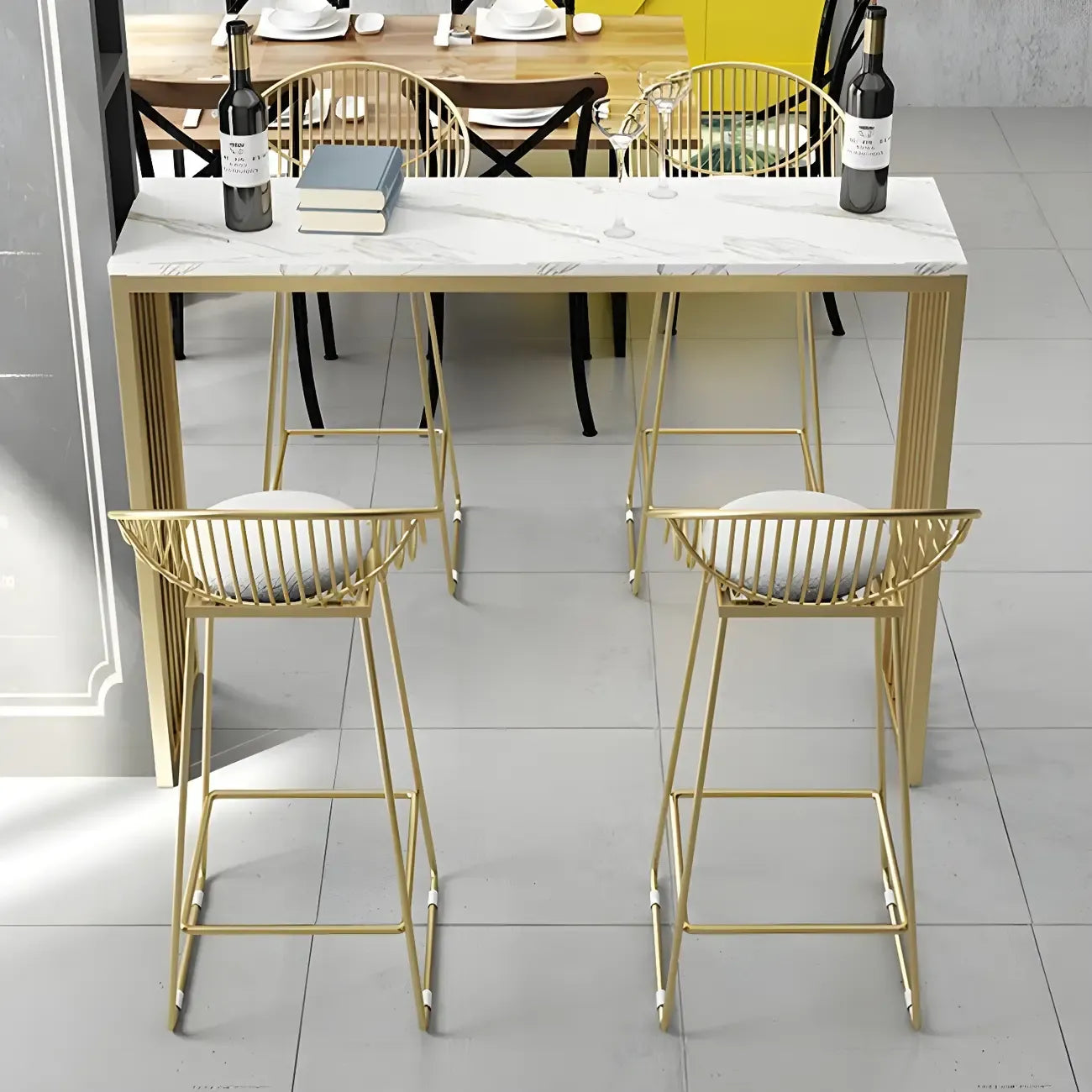 Tables de bar glamour blanches en faux marbre avec base en métal doré