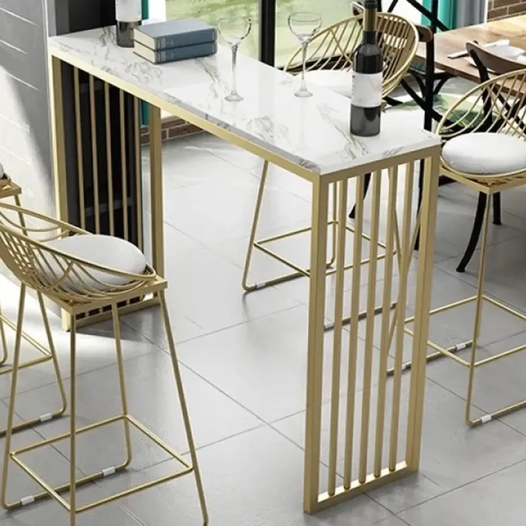 Tables de bar glamour blanches en faux marbre avec base en métal doré