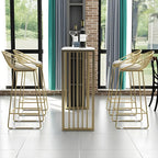 Tables de bar glamour blanches en faux marbre avec base en métal doré