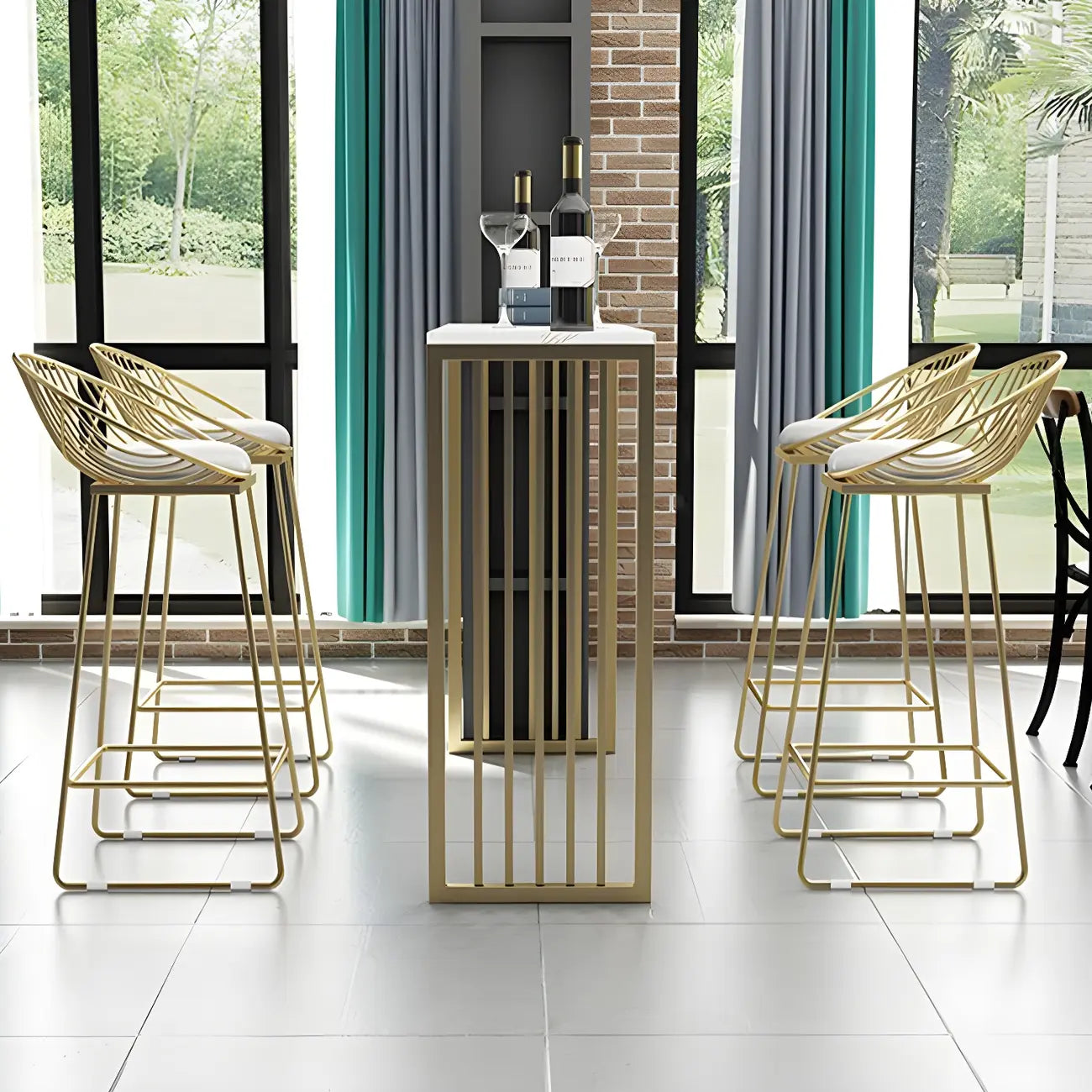 Tables de bar glamour blanches en faux marbre avec base en métal doré