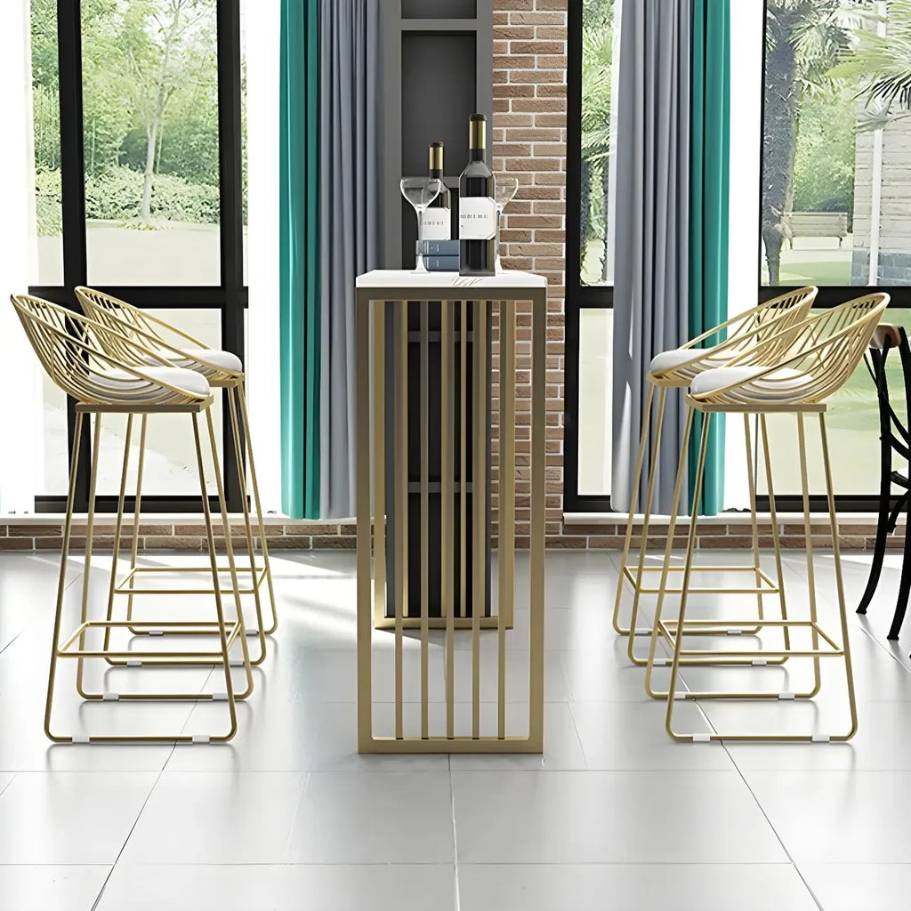 Tables de bar glamour blanches en faux marbre avec base en métal doré