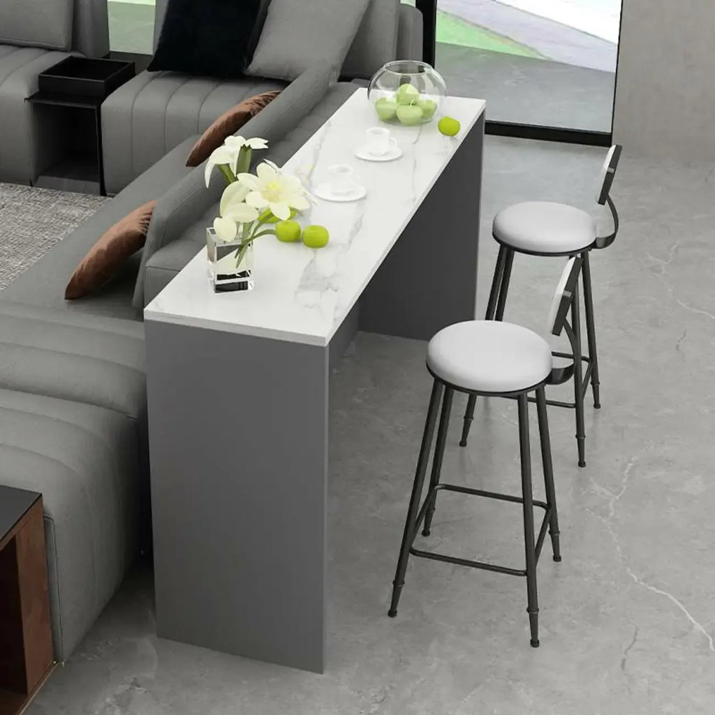 Table de bar élégante avec plateau en pierre et bois pour salon