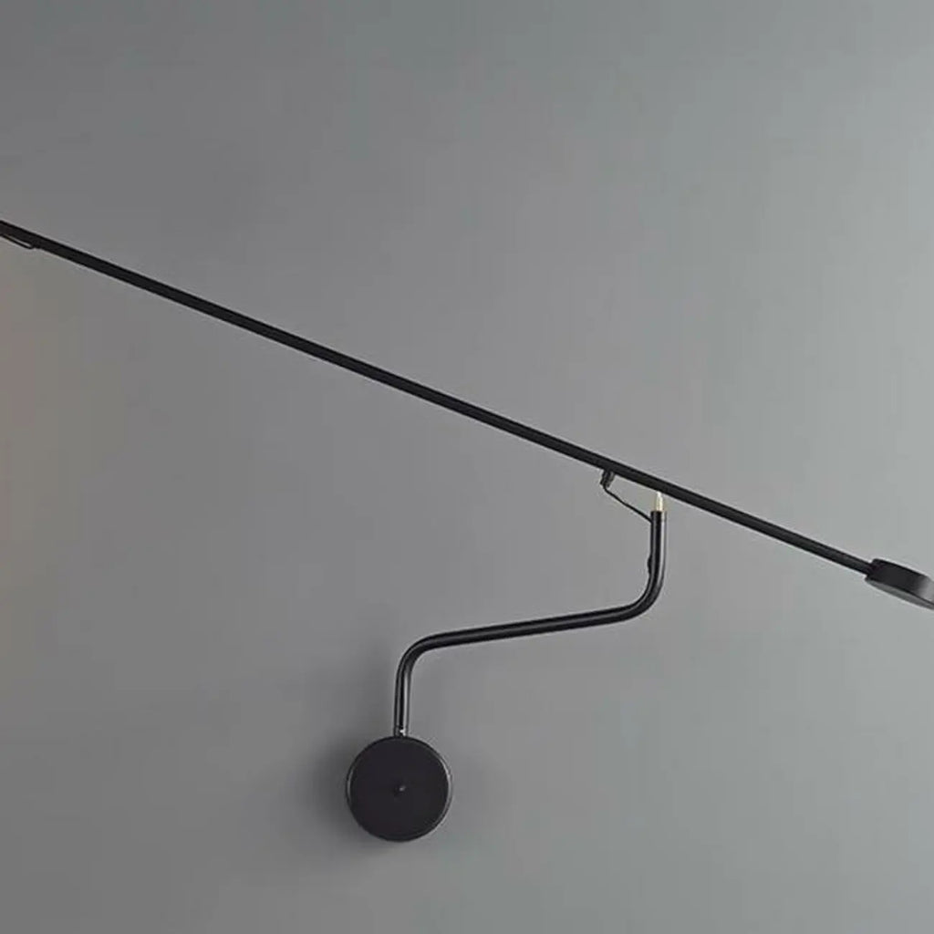 Applique murale minimaliste en métal noir à grand bras articulé réglable