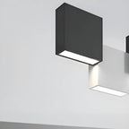 Îlot de cuisine moderne en forme de cube noir avec éclairage LED dimmable