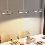 Suspension moderne argentée pour îlot de cuisine, à intensité variable et LED, idéale pour la cuisine.