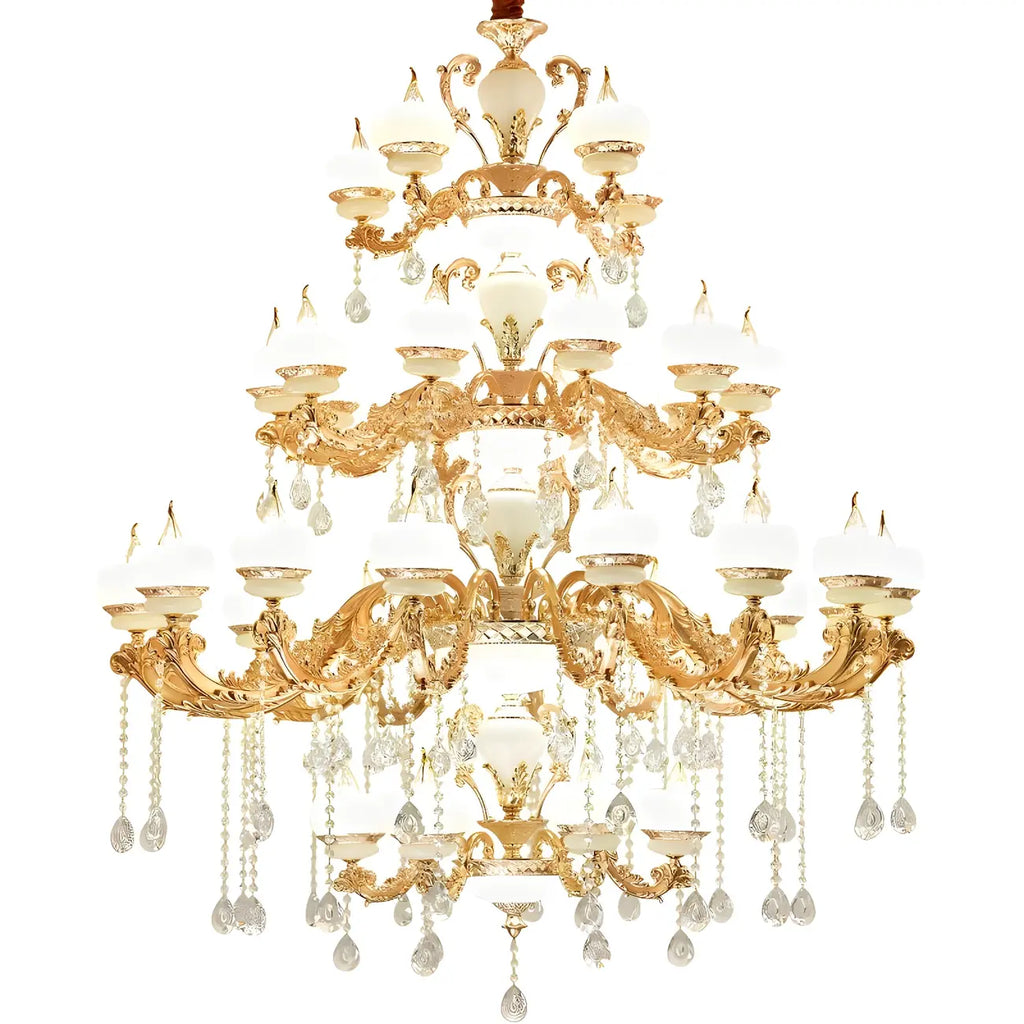 Grand lustre suspendu en cristal doré à plusieurs niveaux