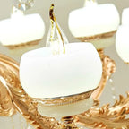 Grand lustre suspendu en cristal doré à plusieurs niveaux