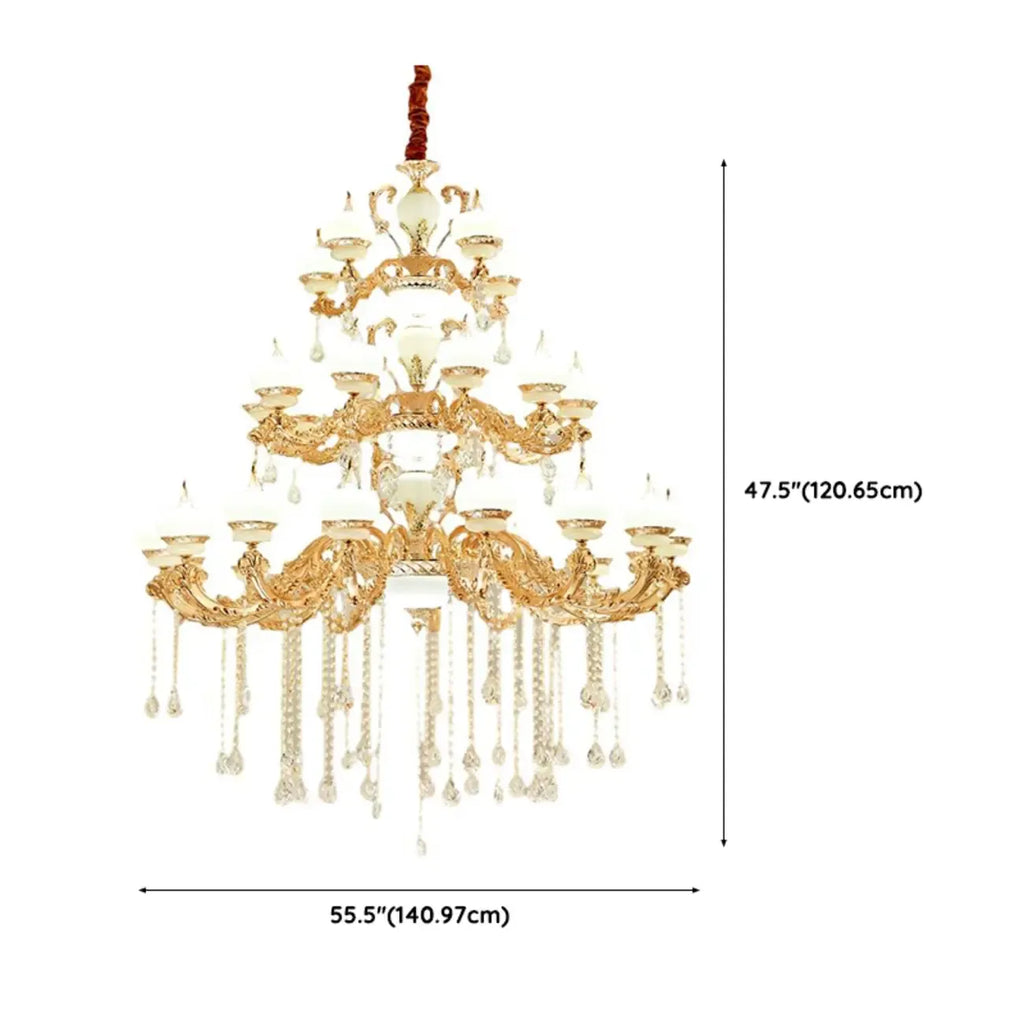Grand lustre suspendu en cristal doré à plusieurs niveaux
