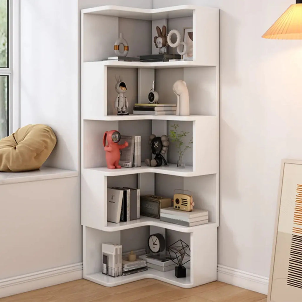 Élégante bibliothèque d'angle en bois en forme d'échelle de L