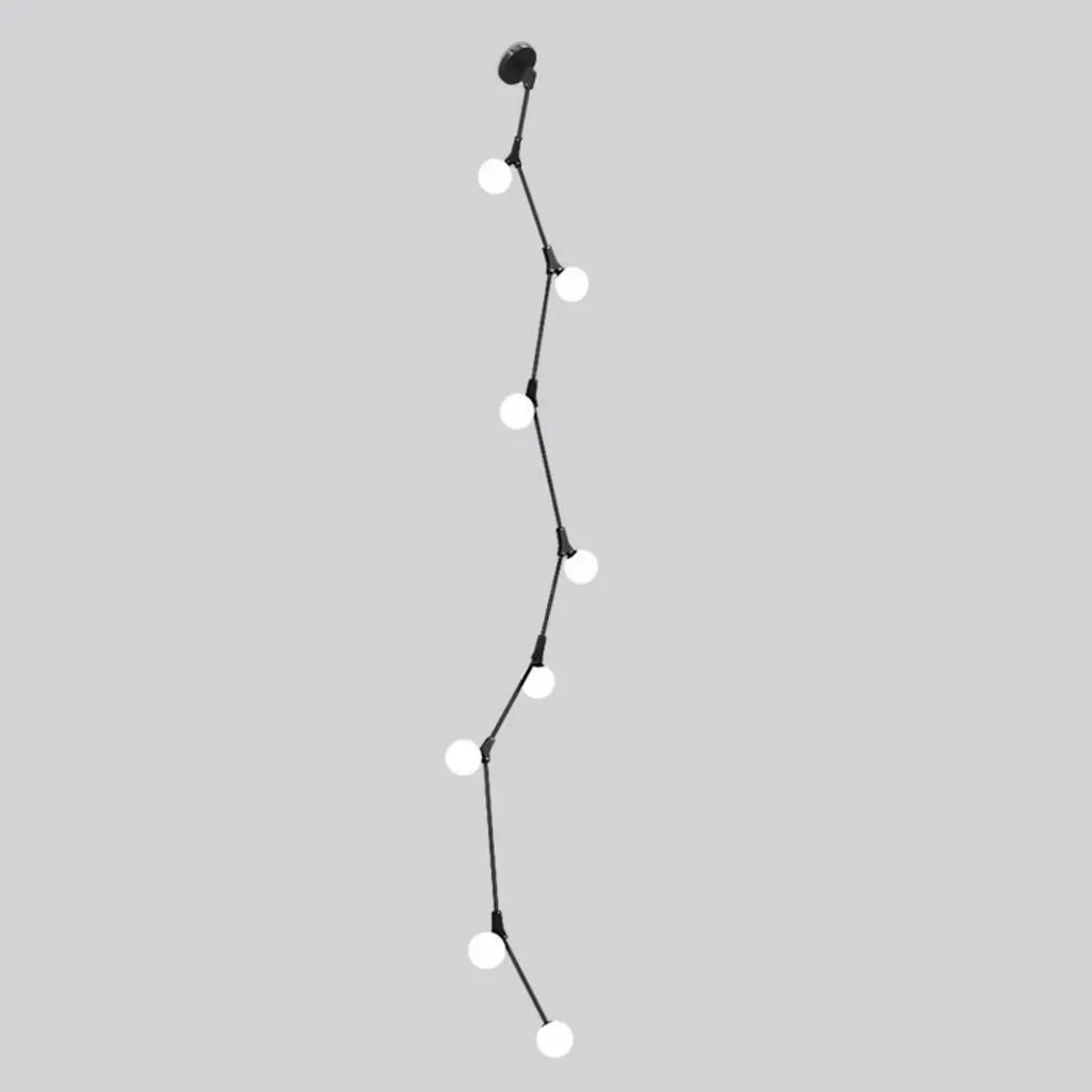 Lustre moderne doré à branches, globe en verre et tige de suspension pour escalier