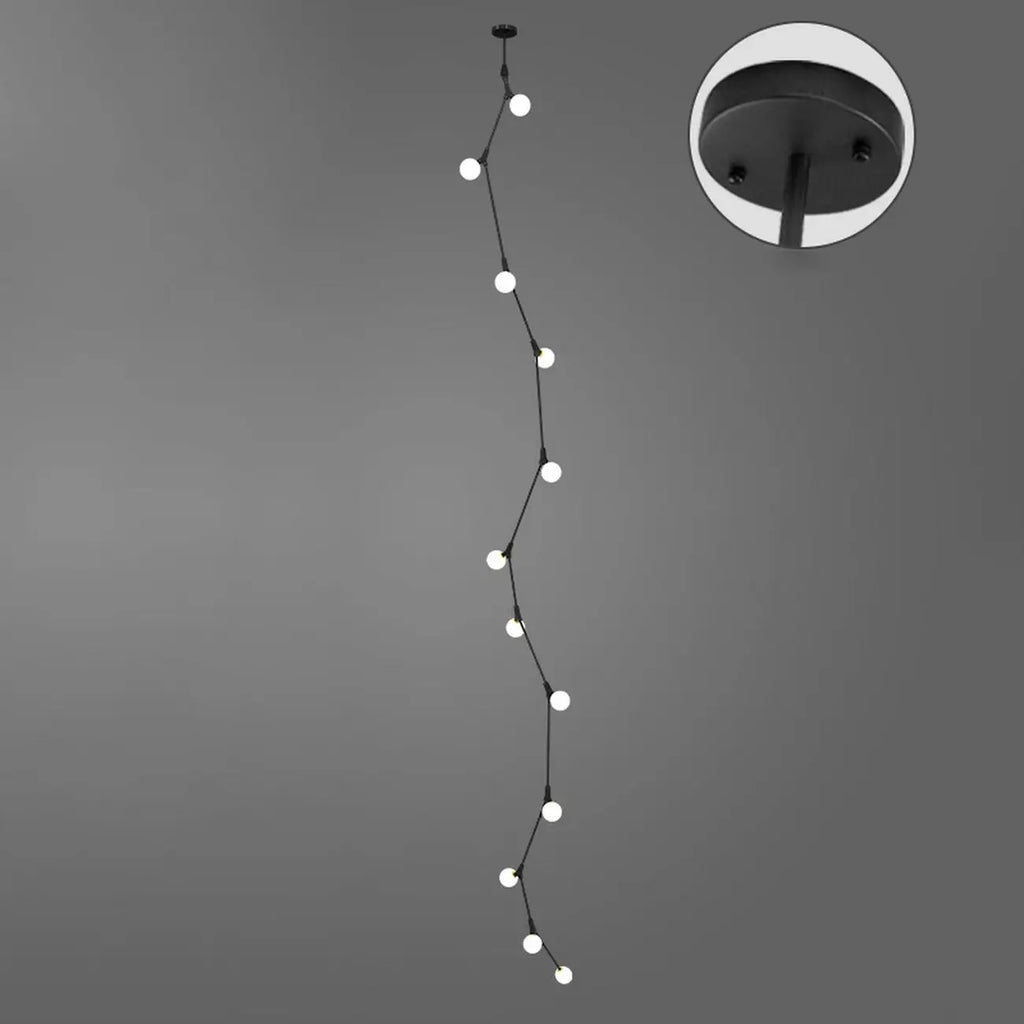 Lustre moderne doré à branches, globe en verre et tige de suspension pour escalier
