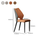 Chaise de salle à manger d'appoint marron à dossier incurvé en similicuir.
