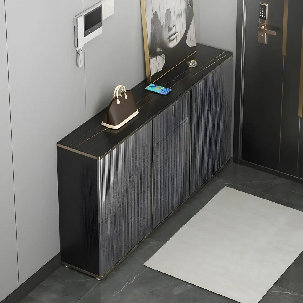 Grand meuble à chaussures d'entrée, porte grise texturée, pieds en métal