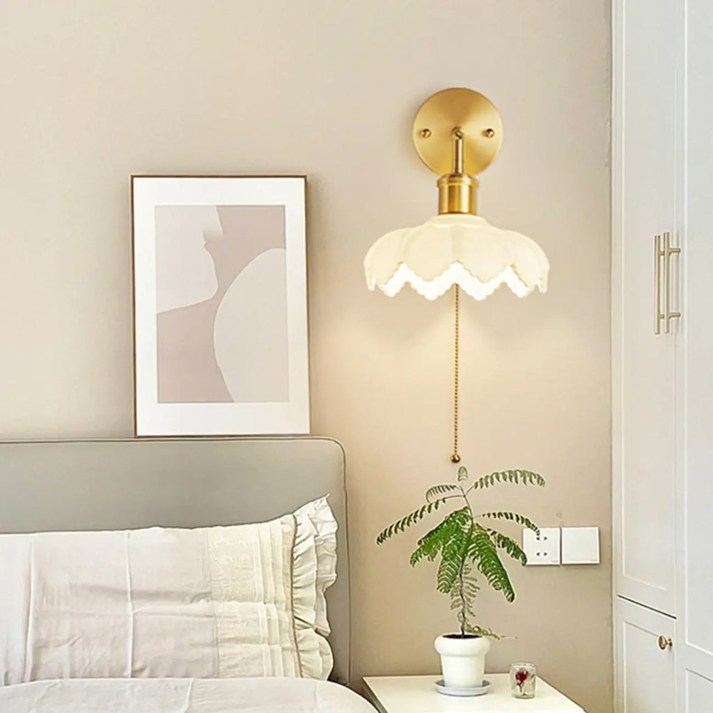 Applique murale élégante en laiton avec chaînette pour la décoration de la chambre