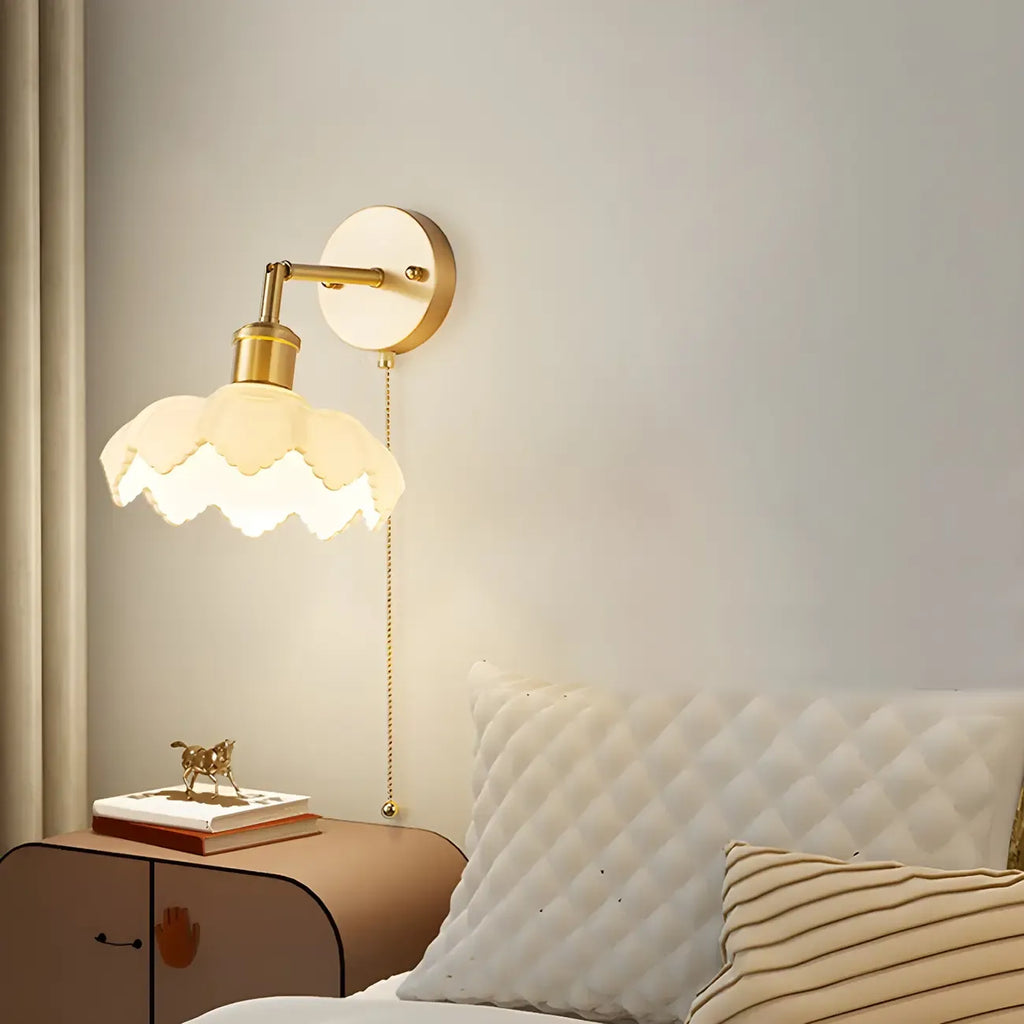Applique murale élégante en laiton avec chaînette pour la décoration de la chambre