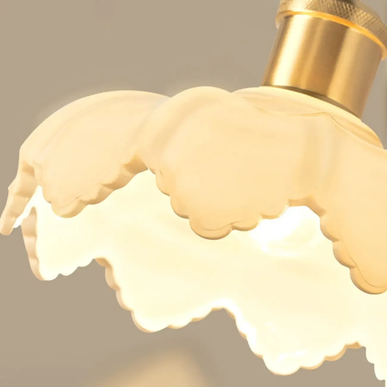 Applique murale élégante en laiton avec chaînette pour la décoration de la chambre