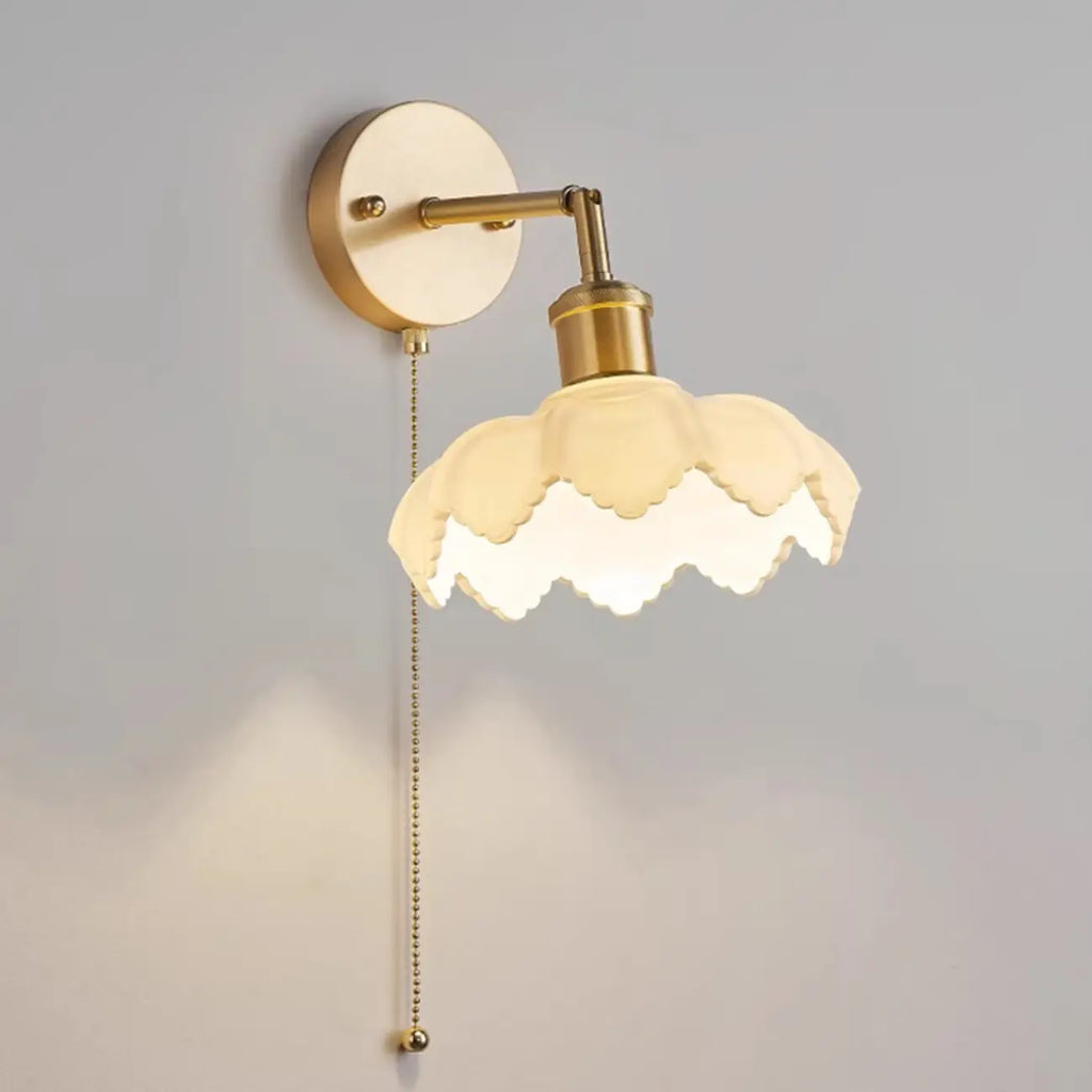 Applique murale élégante en laiton avec chaînette pour la décoration de la chambre