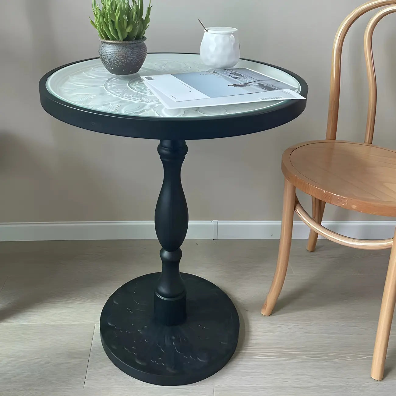Table d'appoint ronde rétro en bois clair pour salon