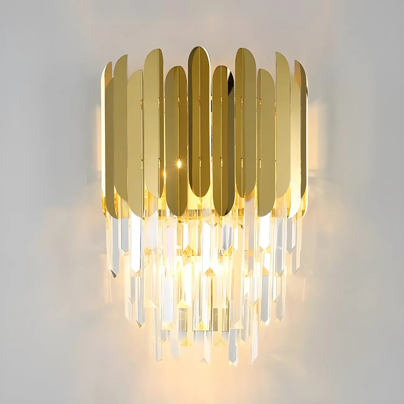 Applique murale moderne à plusieurs niveaux en métal doré et cristal brillant