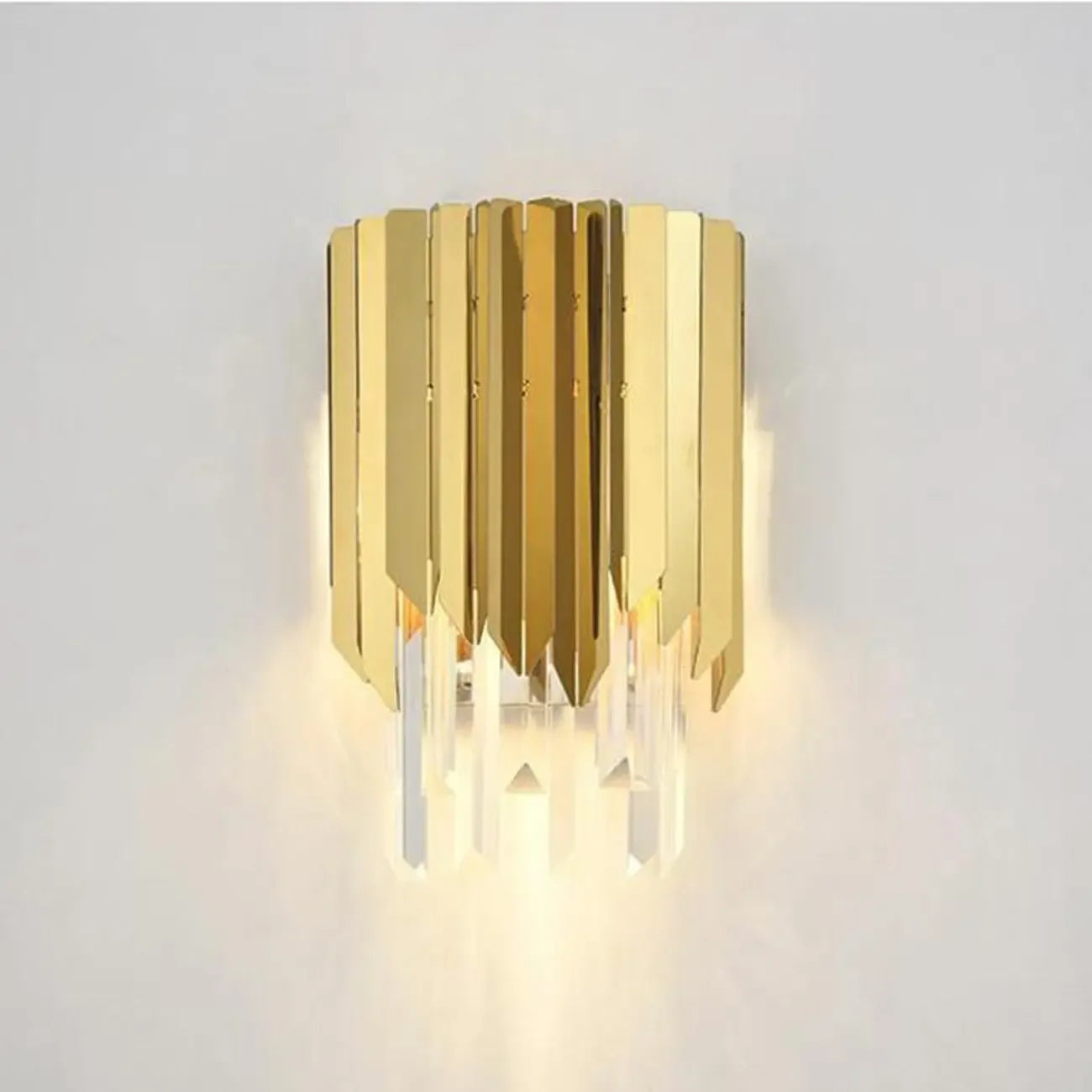 Applique murale moderne à plusieurs niveaux en métal doré et cristal brillant