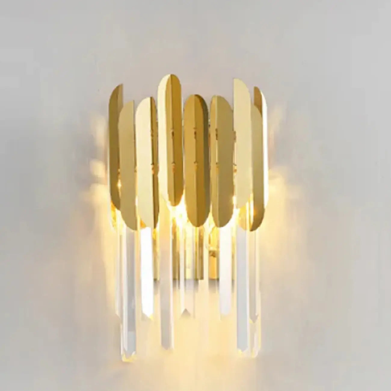 Applique murale moderne à plusieurs niveaux en métal doré et cristal brillant