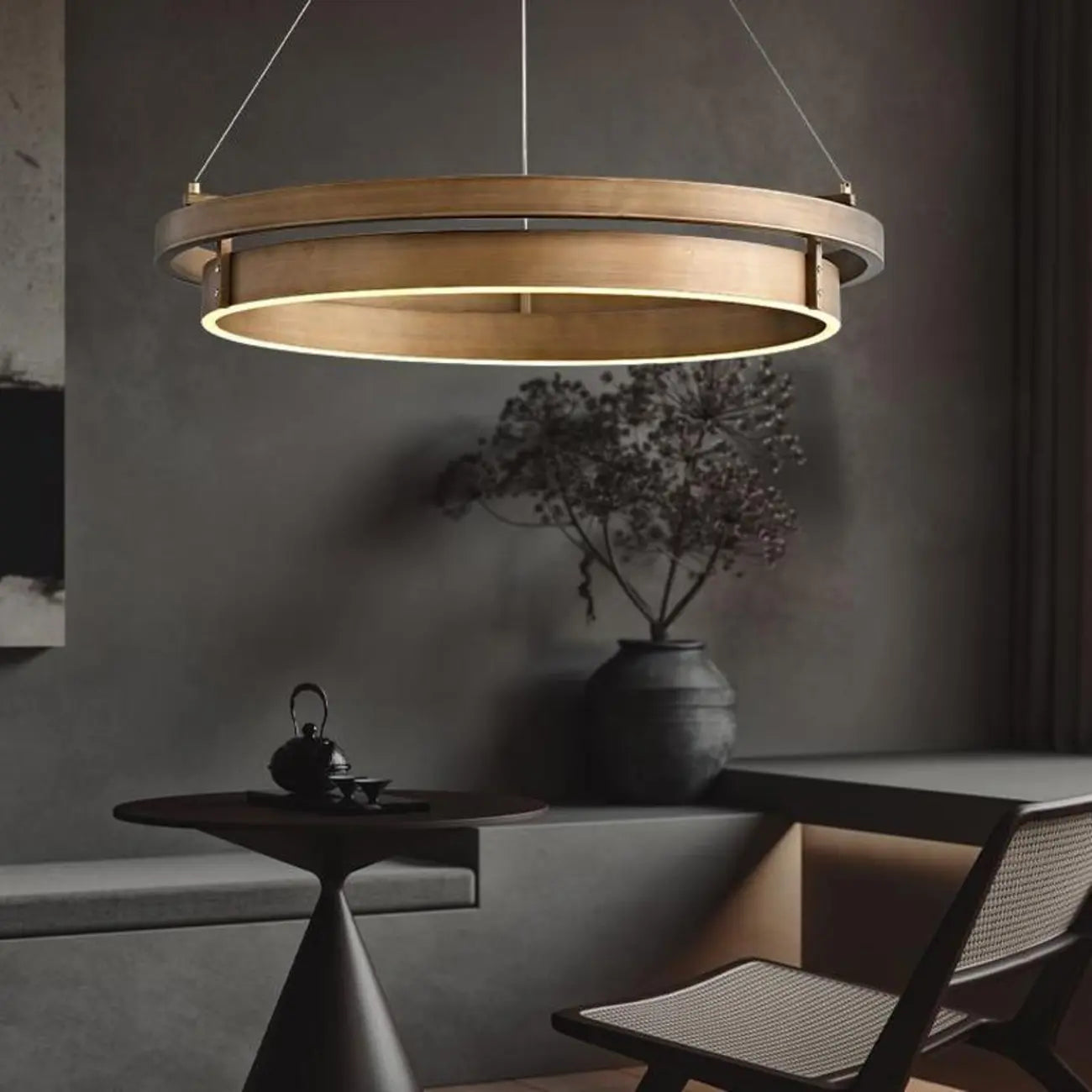 Lustre moderne élégant en laiton avec anneau et LED à intensité variable