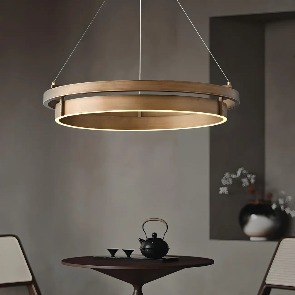 Lustre moderne élégant en laiton avec anneau et LED à intensité variable