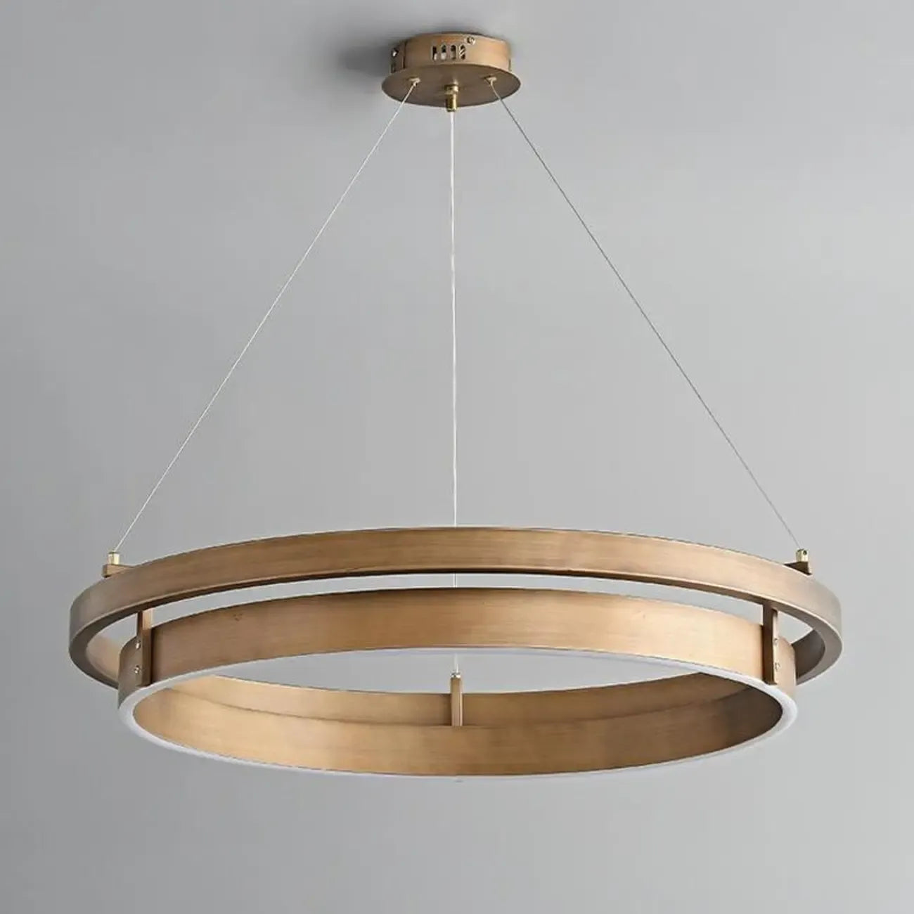 Lustre moderne élégant en laiton avec anneau et LED à intensité variable
