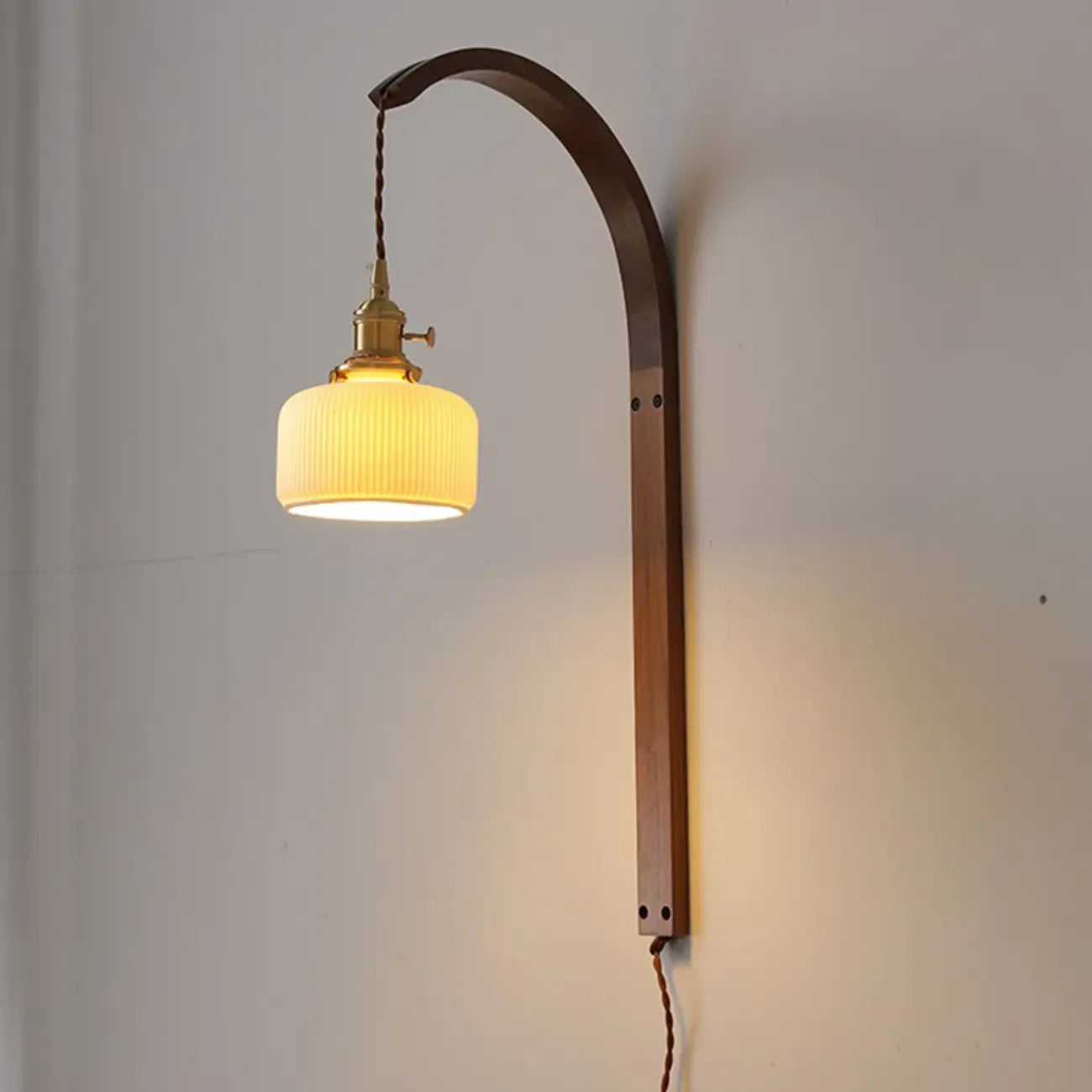 Applique murale LED incurvée en céramique de taille moyenne pour la décoration intérieure