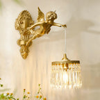 Applique murale vintage artistique en forme d'ange doré avec abat-jour en cristal