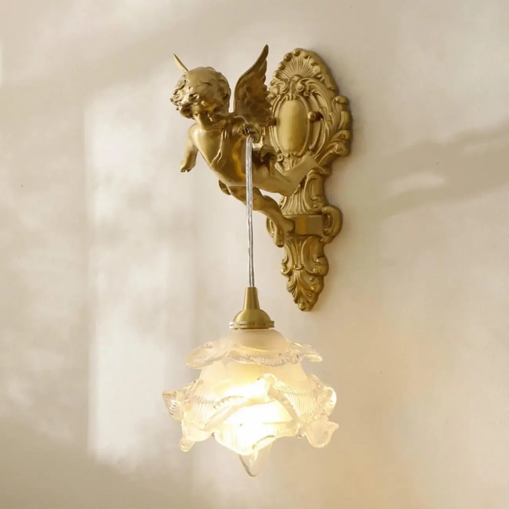 Applique murale vintage artistique en forme d'ange doré avec abat-jour en cristal